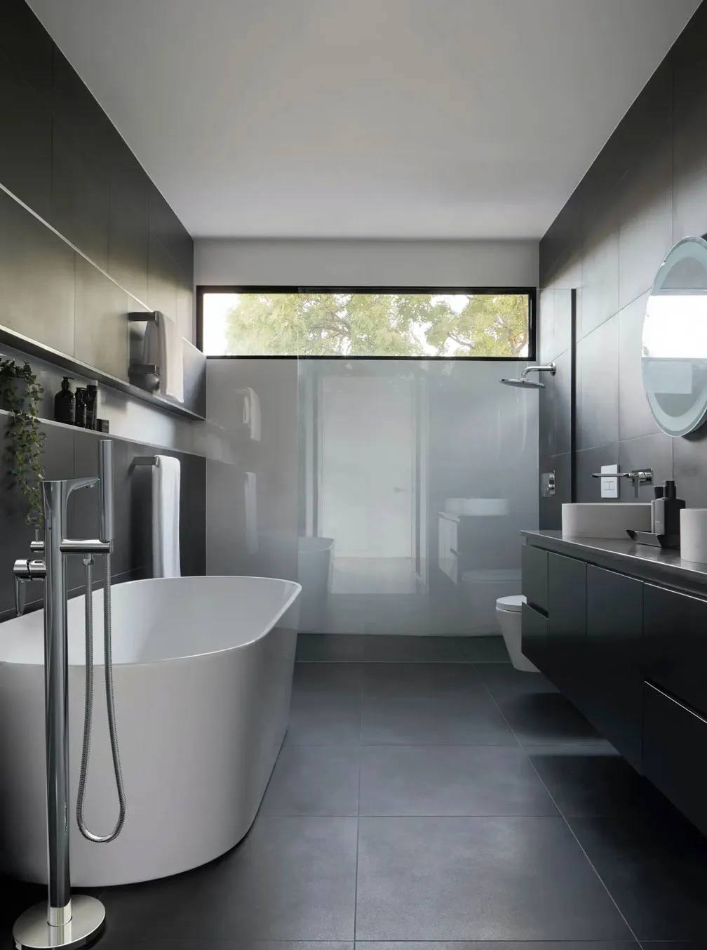 Contemporary Onex Collection tapware and bathroom accessories.