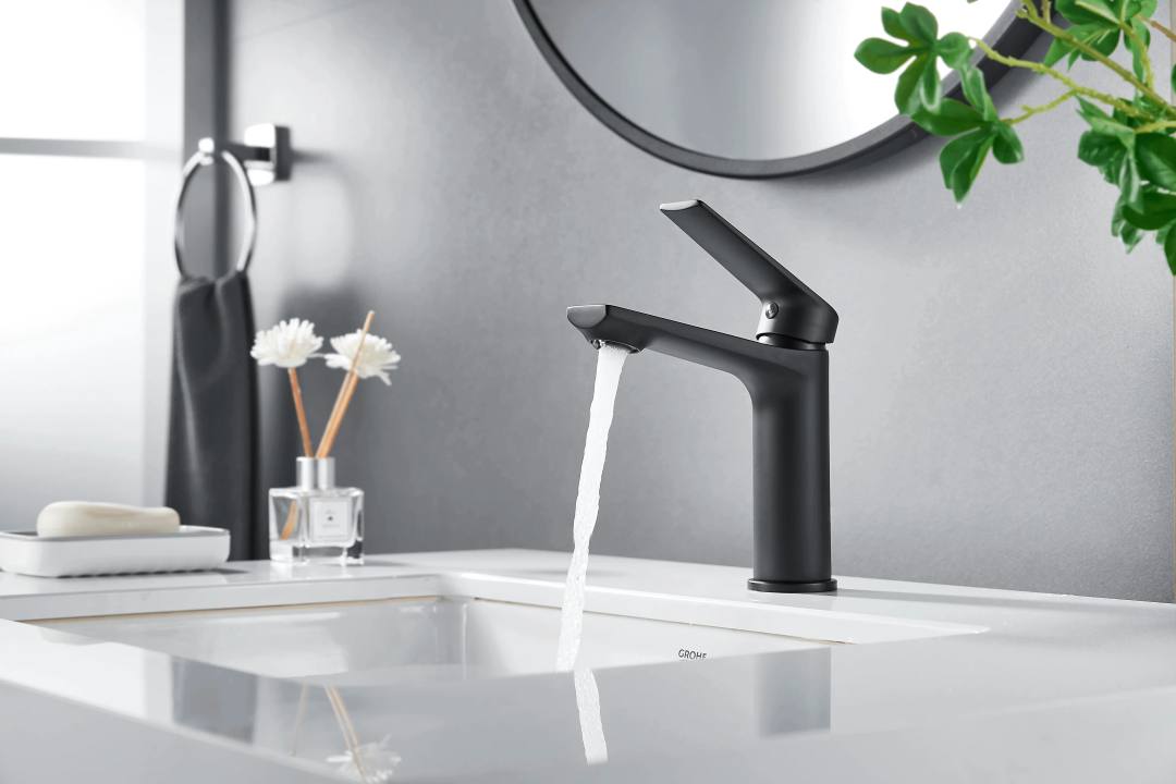 Modern shower and tap finishes for 2025 bathroom interiors.