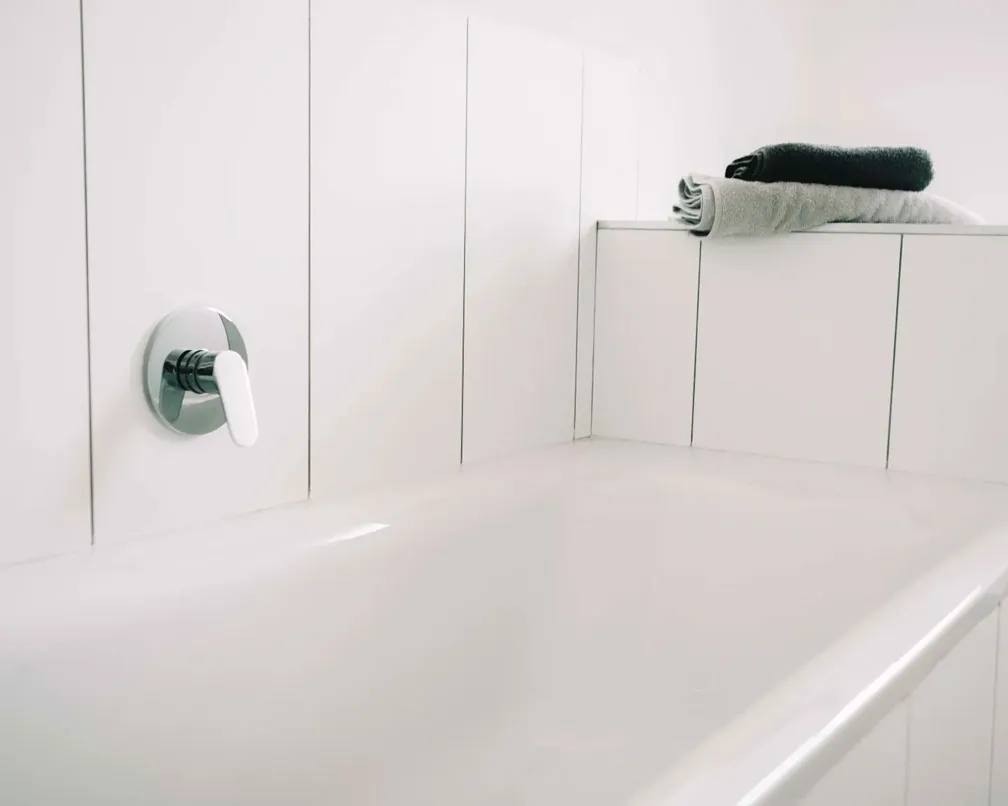 Modern bathroom featuring smart design elements from the Onex Collection.