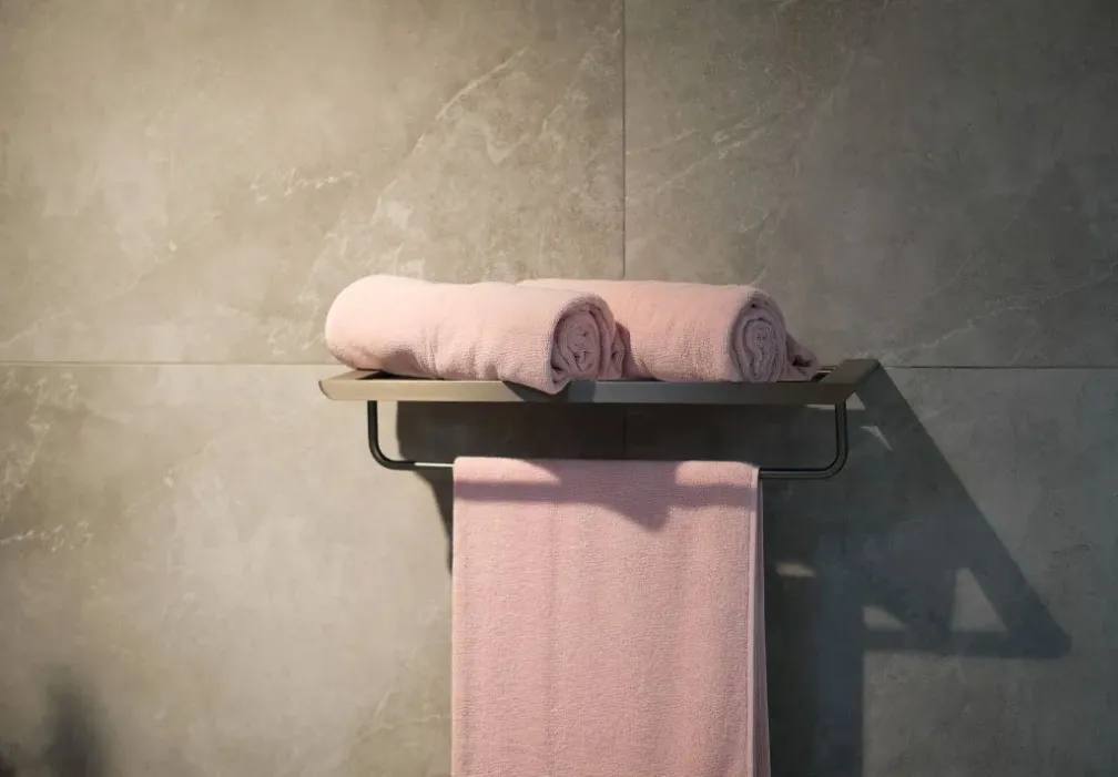 Unified bathroom aesthetic using Meissen hardware and accessories.